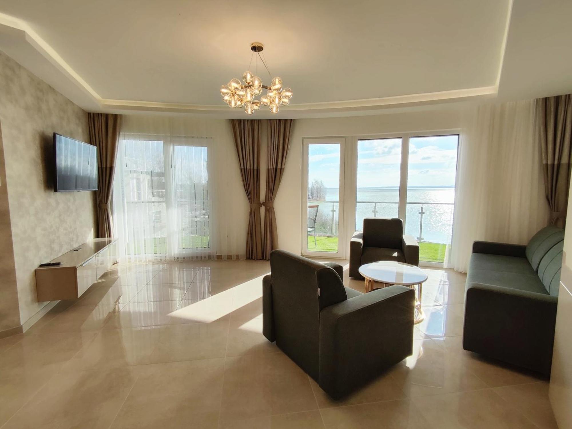 Royal Martin'S Apartment كيستاي المظهر الخارجي الصورة